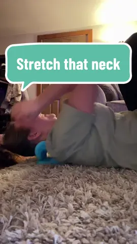 This neck stretcher helps so much with tension and has made a significant difference in my posture! 💟 #techneck #badposture #dowagershump #neckstretcher #fyp 