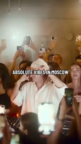Need a one way ticket to moscow as soon as possible! 🪩🪩🪩 #edm #dancemusic #housemusic #edmtiktok #techno #moscow #dj  DJ- Dmaselle