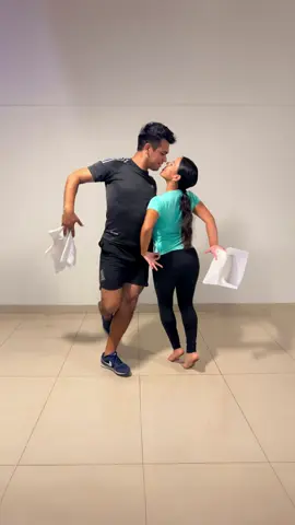 Tutorial de figuras de centro con salida 🤭🎉 Aplícalo en tus paseos y recuerda siempre practicarlo con tu pareja 💪🏼 Sígueme para más tutoriales 🎉 @Beta Dancer  #marinera #marineranorteña #marineraperuana #tutorial #tutorialdemarinera #pareja #parejadebaile #bailarina  #bailarines #orgulloperuano #baileperuano #academiademarinera #clases #aprendizaje #lima #peru #sanborja #surco 