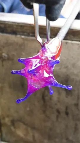 🧪このガラスは冷めると青になって不思議🪼🟦 This glass turns blue when it cools down, which is strange.🫨 #glassblowing #glassart #吹きガラス  #satisfying #process #青 