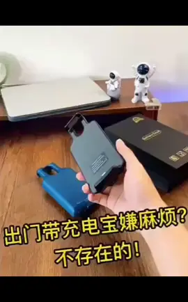 手機背夾行動電源350元 6800mah 背殼式充電手機殼 防摔保護輕薄無下巴 具行動電源功能 智能芯片 不傷手機電池 充電速度提升到70% 在充飽電時會自動斷電 •攜帶方便 不占空問 經多項嚴格檢驗可帶上飛機 ，多種安全保護 有效避免短路 延長使用壽命