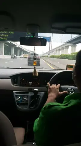 Naik grab... ambil posisi duduk di belakang. klw macam2 tggal pentung🤭🤦‍♀️😃#fpy_tiktok_viral #fpy_tiktok #grab viral