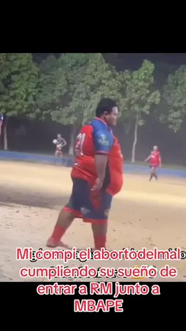 Mi compi el @Abortodelbien cumpliendo su sueño de jugar junto al real madrid #CapCut #viral #viralvideo #fyp #MemeCut #chistoso #funny #risa #gordo #belico #futbol #mbape #ronaldo 