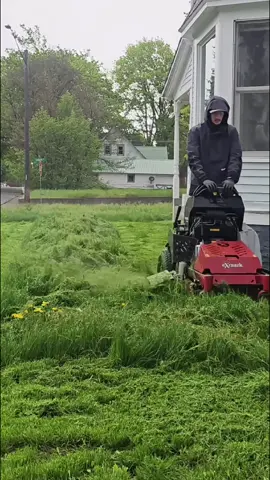 How-to Not Splash The House 🌿 #mowing #fyp #lawncare 