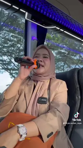 Ngabuburite sambil karaokean…bersama artis mahal @Rayolaksmi ….🤭😅🔥#fyp #fypminang #pulangbasamo2024 #sutanrayabus 