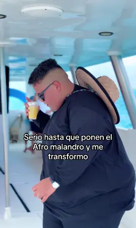 Entre sonreir y mascar chicle se me olvida cerrar la boca😂🐮 SS2k24👌🏻