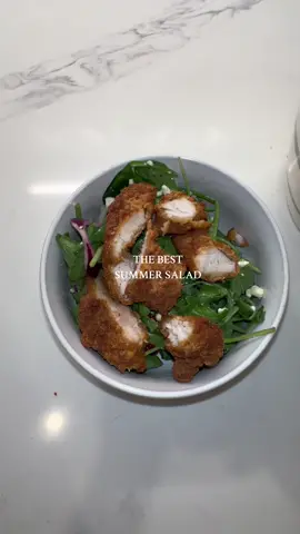 if you see me eating a salad 9/10 its this one 🥲 this is the BEST summer salad recipe thats tasty and doesnt make you “feel” like youre eating a salad #summersalad #saladrecipe #healthyrecipe #saladsoftiktok #healthyfood #pcosweightloss #weightloss #recipesoftiktok 