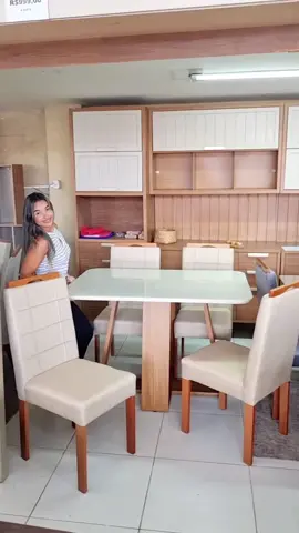 Conjunto de Jantar Perfeito pra você que quer economizar espaço e deixar seu ambiente ainda mais lindo 😍🤍 Essa é a nossa mesa Lins com a cadeira da Kappesberg em Linho e em madeira maciça ✅️  Encaixe perfeito das cadeiras ✅️ Tampo em vidro chanfrado ✅️ Medidas da mesa: 120x90 O Melhor Preço é Aqui na Am Móveis! 🤩💥 Entrega e Montagem Rápida Pague no Ato da Entrega em até 12x sem juros. Compre Online  pelo nosso instagram: @ammoveis1  ou Facebook: Ammoveis Ammoveis.  📍Ficamos Localizados: Cidade Nova VI SN23 Esquina com a We70. . . . . #mesa #conjuntodejantar #cadeira #mesalins #saladejantar #jantar #casa #móveis #fy #fyp #ammoveis #ananindeua #belem #promocaotiktok 