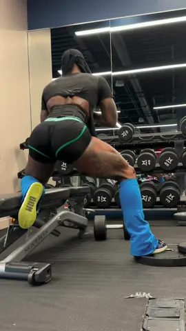 Proud of my little workouts cause i put on my fav levi’s this weekend and said exactly beyonce somebody wanna be these jeans 😭💝😂😂😂💪 #gluteworkout #linkinbio 