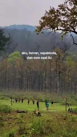 jadi keinget waktu itu:' #sepakbola #nostalgia #zamandulu #teman #temandulu #desa #jepara #indonesia #lapanganbola #bermainbola #bismillah #fyp 