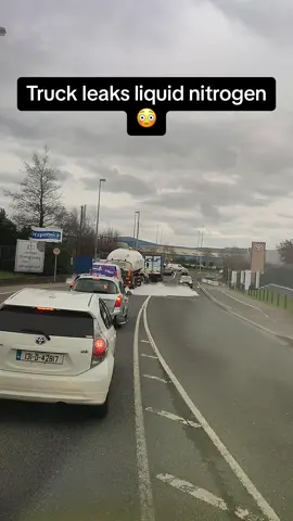 Is this safe? 😳 #Pubity (Edward Higgins via ViralHog)