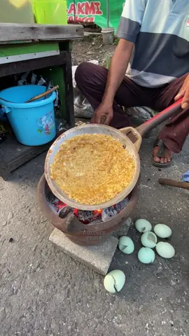 Kerak telor bebek pakai abon manis spesial. Lokasi : Jalan Stadion Maguwoharjo, Yogyakarta #keraktelor #keraktelorbebek #keraktelorabon #telorbebek #kulinerpedia 