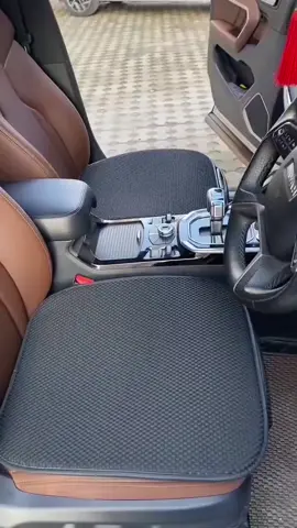 Three-piece car ice silk seat cushion set, easy to install, comfortable, breathable, non-slip and wear-resistant.#car #cushion #carcushion #cargoodthing #carinterior #goodthing 