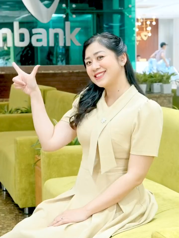 Trải nghiệm của khách hàng khi đến giao dịch tại Vietcombank CN Hà Nội. Vietcombank CN Hà Nội với không gian giao dịch hiện đại, sang trọng, nhân viên chuyên nghiệp tận tâm, sản phẩm đa dạng và ứng dụng các công nghệ số sẽ mang đến cho khách hàng những trải nghiệm tuyệt vời  #VNBA  #tuhaobanker  #30namVNBA