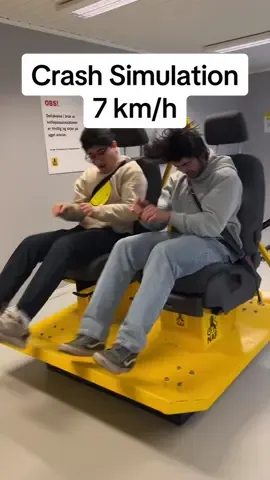 Crash simulation 7 km/h #mrtraffiq #trafikkskole #drivingschool #drivinglessons #driversed #crash #car #test #simulation #simulator #fyp #foryou #seatbelt 