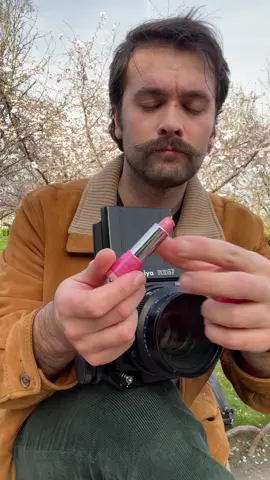 1$ DIY filter for camera 📷😱 #jeanblack #viral #photographer #viralvideos #hasselblad #kodak #fyp #cat #Tech #style #Lifestyle #mamiya #film #lomography #asmr
