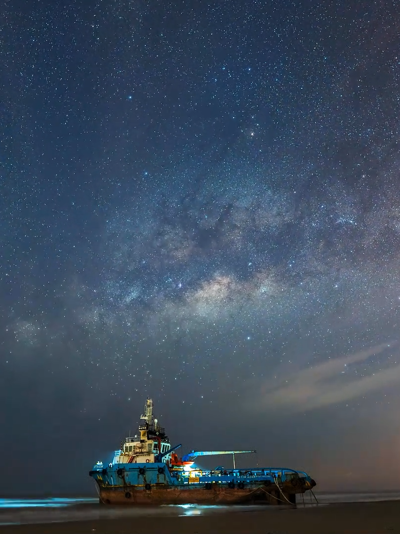 Milky Way rising above a stranded vessel in Kuantan, Pahang captured in timelapse motion. #fypシ #kuantan  #pahang #milkyway #sonyalpha #timelapse