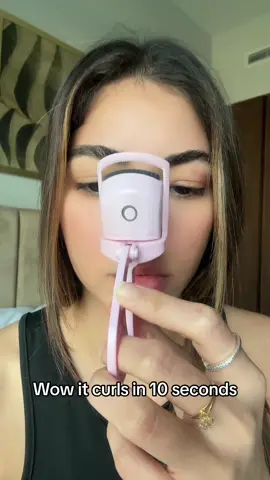Wooow It curls your lashes in 10seconds 😱#tiktokmademebuythis #uae #usa #TikTokMadeMeBuyIt #foryou #fyp  #tiktokfinds2024 #tiktokfinds #amazonfinds #beauty #eyelashcurlerelectric 