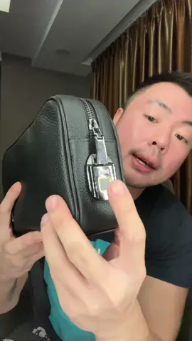 Garansi 1 tahun! 100% kulit asli! Wiwu Handbag Clutch dengan fingerprint. #wiwu #RamadanEkstraSeru #KohDenniesApproved 