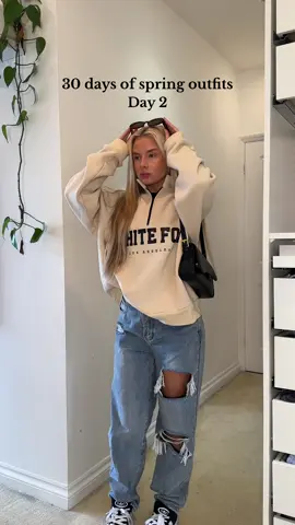 30 days of spring outfits🖤 day 2 wearing my @White Fox Boutique zip sweater ❤️‍🔥✨ i love styling my adidas campus too!! My most worn trainers💌 #springootd #springoutfits #casualfit #jeansoutfit #whitefoxboutique #whitefoxsweater #30daysofoutfits 