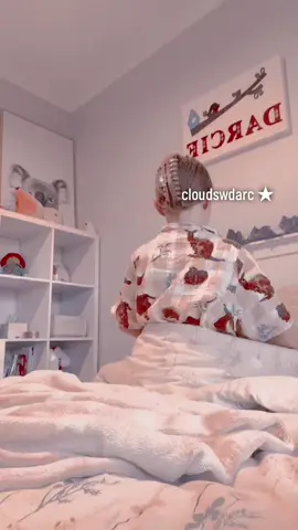 Happy wednesday! 🌷🐮 #cloudswdarc #parati #domelipa #fyp #redroses 