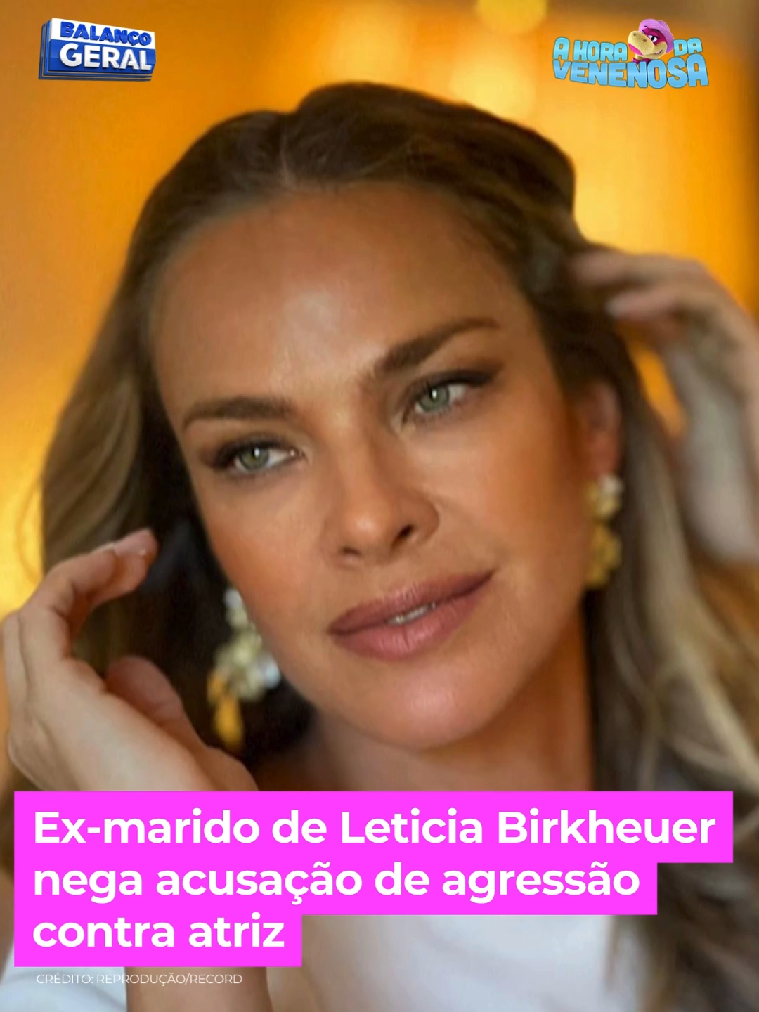 Após Leticia Birkheuer acusar o ex-marido de agressão e ameaça de morte no último fim de semana, Alexandre Furmanovich se pronunciou. Em nota oficial, o empresário disse que houve, sim, uma briga entre os dois em um restaurante, mas negou que tenha sido na frente do filho do casal, de 12 anos, como Leticia havia afirmado. Segundo Alexandre, a discussão começou porque a atriz teria descumprido uma decisão judicial na ocasião. O empresário ainda garantiu que é ele quem possui a guarda do filho. Confira! #AHoraDaVenenosa #BalançoGeral #leticiabirkheuer #alexandrefurmanovich #denúncia #agressão