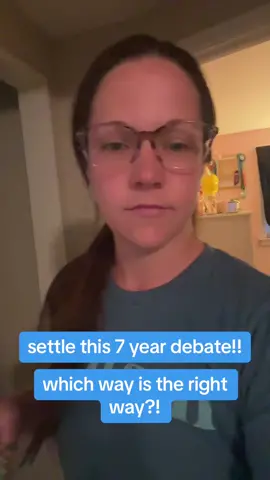 who is right (up!!!) and who is wrong (down)?! 😂🤔 #blinds #settlethedebate #debates #husbandiswrong #provehimwrong #helpmedecide #cleaning 