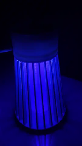 Transforme suas noites com magia e sem mosquitos! ✨🚫🦟 Sua paz de espírito agora tem um novo aliado: nossa luminária repelente! Leve, eficaz e decorativa. Diga adeus às picadas e olá para noites serenas. Pegue a sua agora!#byebyemosquitos #proteçãocontrainsetos #noitesperfeitas 