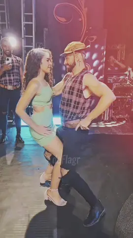 Whashington Brasileiro fala  sobre a repercussão da @𝐆𝐚𝐛𝐫𝐢𝐞𝐥𝐲 𝐂𝐚𝐬𝐭𝐫𝐨, a garota de Pedro II que  dançou no palco! #whashingtonbrasileiro #gabrielycastro #palco #show #50milhoes #viralvideo 