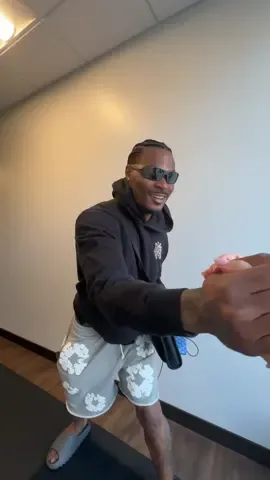 the perfect dap doesn’t exi- #dap #dapup #nfl #chargers 