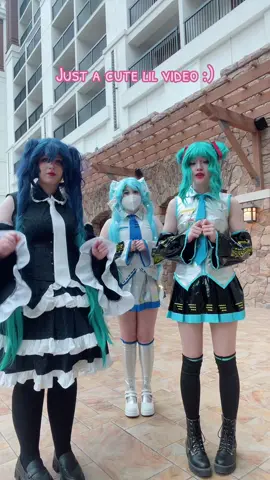 Me fighting kk bc she got me sick /j #sakuramiku #sakuramikucosplay #snowmiku #snowmikucosplay #hatsunemiku #hatsunemikucosplay #infinitymiku #infinitymikucosplay #miku #mikucos #mikugroup #con #cosplayconvention #makeup #cute #kawaii #wig 