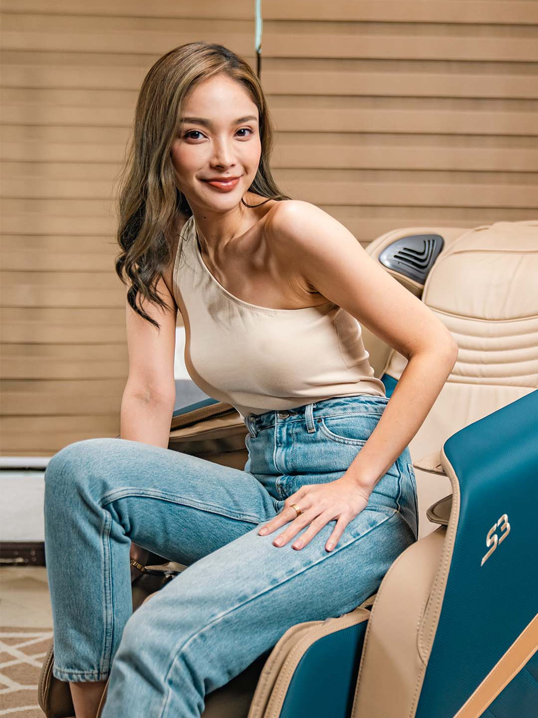 Revitalize your body and mind with the power of #S3SuperChAiR 📷 Enhance your health and productivity in the comfort of your home. Like Ms. @kazelkinouchi , maximize your relaxation with these super features: 📷 AI HUMANIZED MASSAGE 📷 AI VOICE COMMAND TECHNOLOGY 📷 230° MASTER STRETCH 📷 15 AUTOMATIC PROGRAMS 📷 FULL BODY AIRBAG SYSTEM 📷 HEATING THERAPY 📷 4D DETOXOLOGY 📷 ZERO GRAVITY 📷 3D SURROUND SPEAKER Do you wonder how it feels? We've got your back! 📷 Send us a message now to book a free product trial and demo. 📷 #GintellPH #onehomeonegintell #massagechair