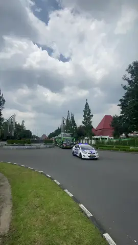 Pengawalan 🚓🚌## #vandtour #konvoi #buspariwisata #paketwisata #cinematicbus #fyp 