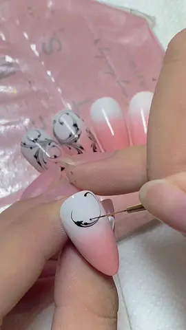 Vẽ ren cơ bản cùng team Vân nạ . #nails #nailart #naildesigns #mẫunailđẹp #nailartvideos #dạynailchuyênnghiệp #vânnailbeautyspa #vânnailbeautyspa 