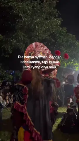 elingo kno mung njlok dikancani pas gabute , kok Mala dingai permen yupi sak atine😀............. #jaranan #bajangsirajagelenggelang #fyppppppppppppppppppppppp #sad #fypシ゚viral #katakata #barongan 
