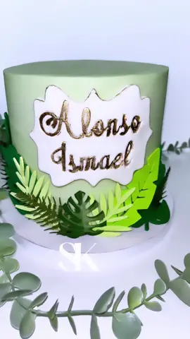 Safari themed baby shower cake 🍃🌿🦒🦁🐘🐵🌿 • • #baker #treatmaker #athomebaker #homebakery #smallbussiness #smallbusinessowner #explorepage #fyp #foryoupage #reels #instareels #reelsofinstagram #cake #safari #tropical #babyshower #itsaboy #wildone #awildoneisontheway 