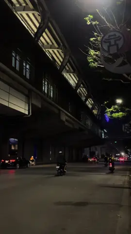 Thành phố hoa lệ, nơi nhịp sống vội vã nhưng vẫn giữ mãi hương vị của những giấc mơ #gocphobuon #xuhuongtiktok #tamtrang #gathuongdinh #thanhxuan #hanoi 