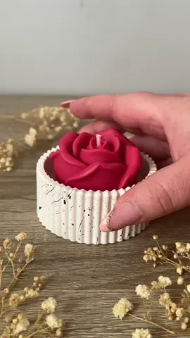 Anyák napi gyertya egyedi, kézzel készített tégelyben 🌹 Már elérhető a webshopon is! 🤍 #sweetdream #rose #mothersday #candle #scentedcandle #candlemaking #candlebusiness #candletok #foryou #pusztuljonforyouba #vegyélhazait #kövessbe 