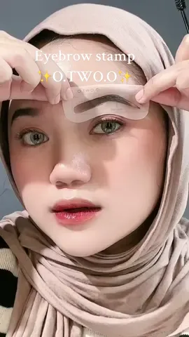 Bikin alis pakai cetakan jadi lebih gampang ?? t#otwoo #otwooid #otwooeyebrow #eyebrowstamp  @otwoo.id 