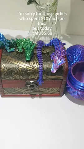 It's so cute 😍😍 #3dprinting #dragon #BookTok #kayceeisbookish #rainbowbookshelf #readersoftiktok 