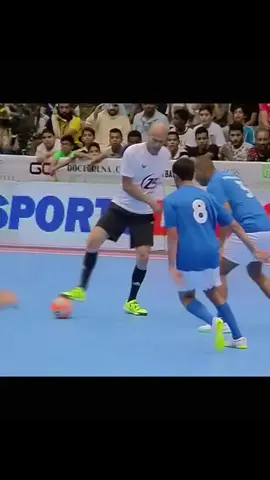 Zidane Futsal Skills #zidane #futsal #zinedinezidane #futbol #futebol #football