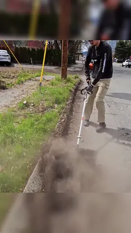a crazy sidewalk has been cleared again and people can use it safely 😍 #longervideos #satisfyingvideo #help #CleanTok #bestvideo #transformation #happyday365 #edging #satisfying #mowinglawn #clean #lawncare #cleaningtiktok #mowing #cleanhouse 