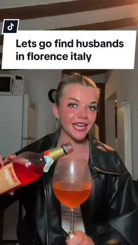 Go meet your husbands in florence, italy🫡🫶 #florenceitaly #florencenightlife #florenceitalytravel #italynightlife #datingwhiletraveling #travelfling #digitalnomad #italysolotravel #travelcontentcreator #CapCut 