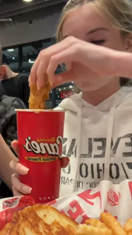 Tasting #rasingcanes for the first time 🤤 #fastfood #burger #chicken #canes #tiktokfood 