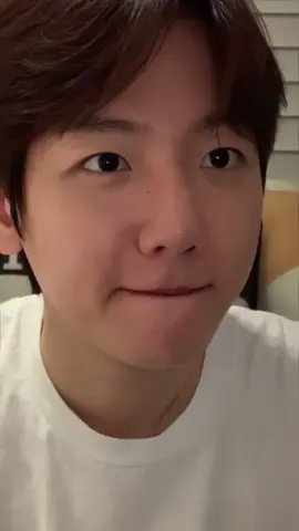 He so cute🥹 Baekhyun live ig dengan celana kotak kotak legendnya🤣 #exo #baekhyun #byunbaekhyun #kpop #fyp 