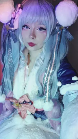 I feel in love with snow Miku's #snowmikucosplay #snowmiku2023cosplay #hatsunemikucosplay #hatsunemiku #foryou #mikuhatsunecosplay #fypシ #trending 