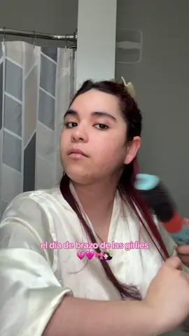 es todo un tema la rutina de brazo 😂🎀 #softgirl #hairstyle #dysonhair #dysonhairtutorial #hairroutine #healthyhair #cabellosano #rutinadecabello 
