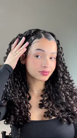 Penteado e finalização 💗  Usei a Gelatina #todecacho Super Definição da @Salon Line  E o  Creme Para Pentear #todecacho Cachos dos Sonhos  Eu ameiii o resultado, e você?  *publi*   #cabelo #cabelocacheado #penteado #finalizacaodecachos 