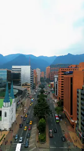 Calle 72 - Bogotá . #bogota #colombia #dronedaily #droneshots #dronephotography #dronelife #dji #drone #djicolombia #droneoftheday #dronebogota #dronecolombia #city #cityskyline #cityscape #videoedits