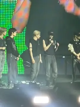 everyone say it bangchan you are the best leader. #bangchan #han #leeknow #felix #changbin #hyunjin #seungmin #jeongin #bestleaderbangchan #fyp #straykids #skz 